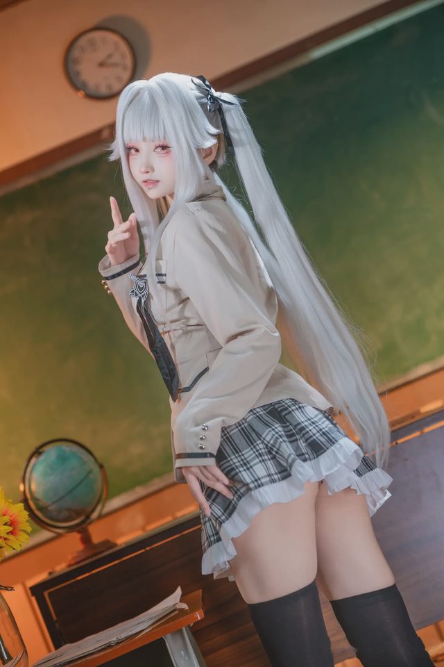 大大卷卷小卷 美少女万华镜 篝之雾枝 校服图册封面