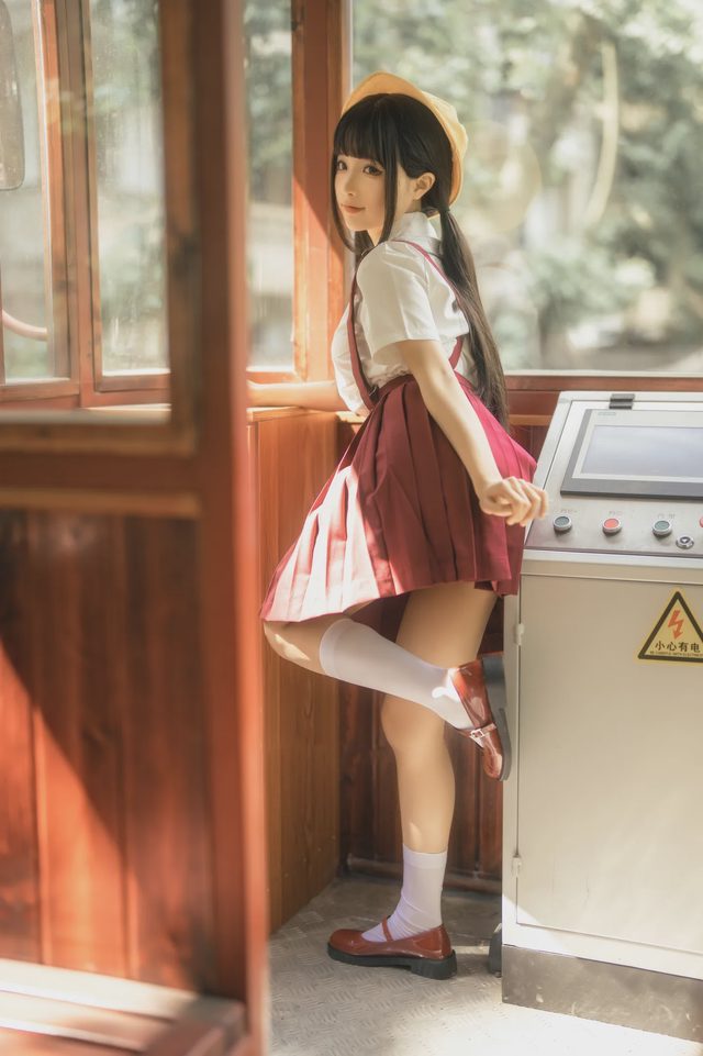 《红火车》少女写真第 3 张图片