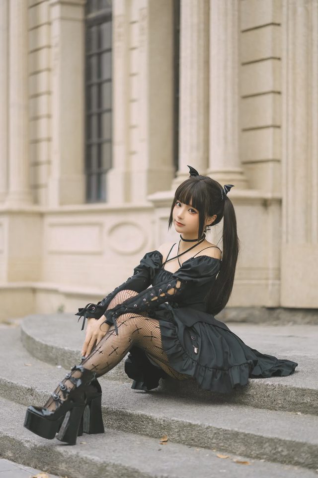 少女黑丝写真第 3 张图片