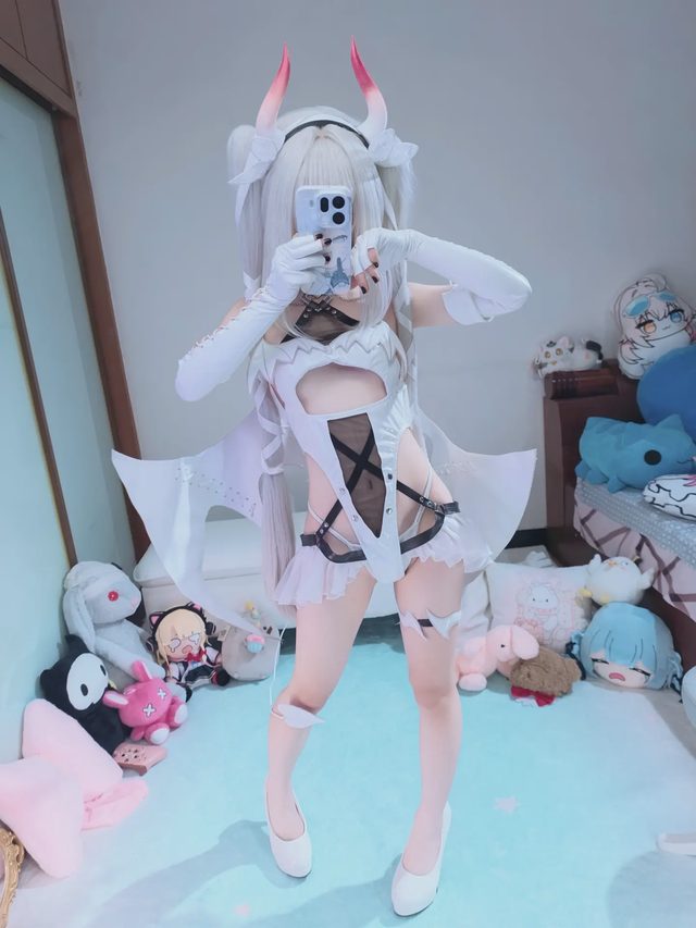 冷reng NIKKE 白兔 恶魔图册封面