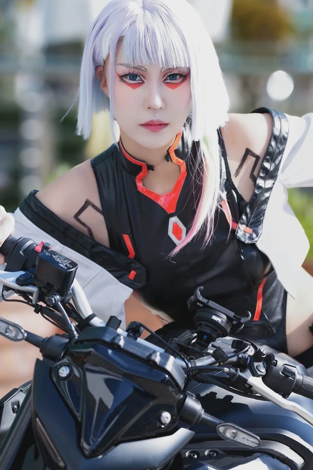 Rosa 로사 Lucy图册封面