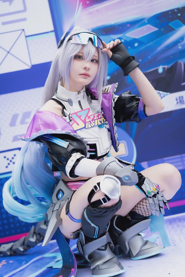 やもはちこ Silver Wolf LV999第 36 张图片