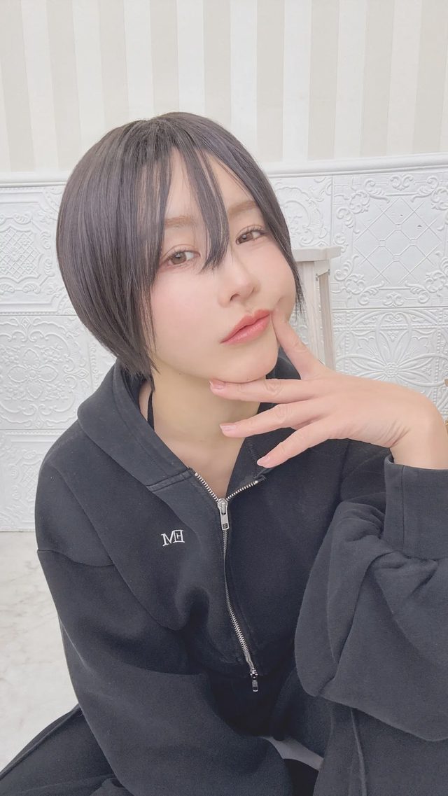 いくみ Fantia 20260403 Short Hair & Micro Bikini第 1 张图片