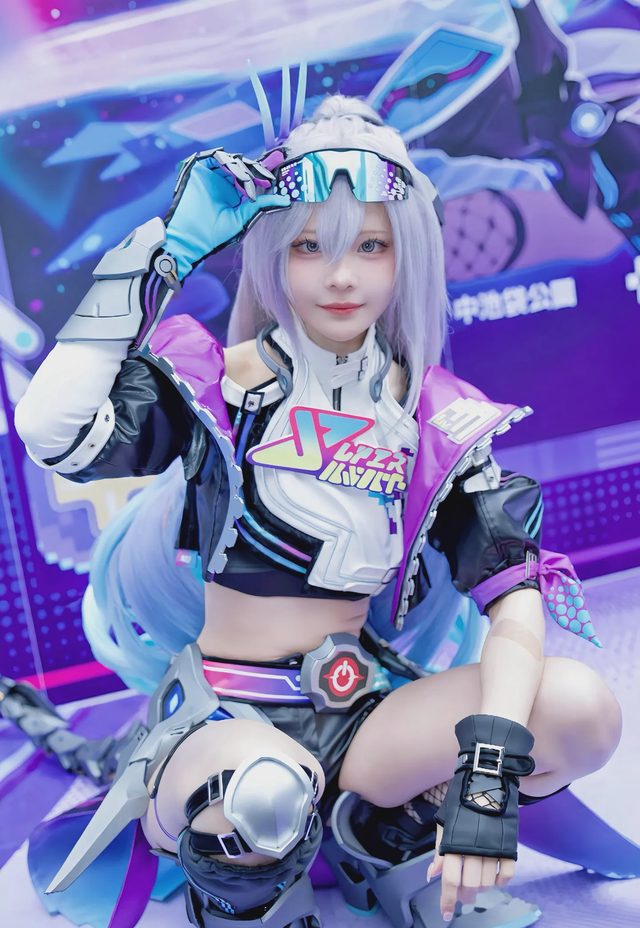 やもはちこ Silver Wolf LV999第 22 张图片
