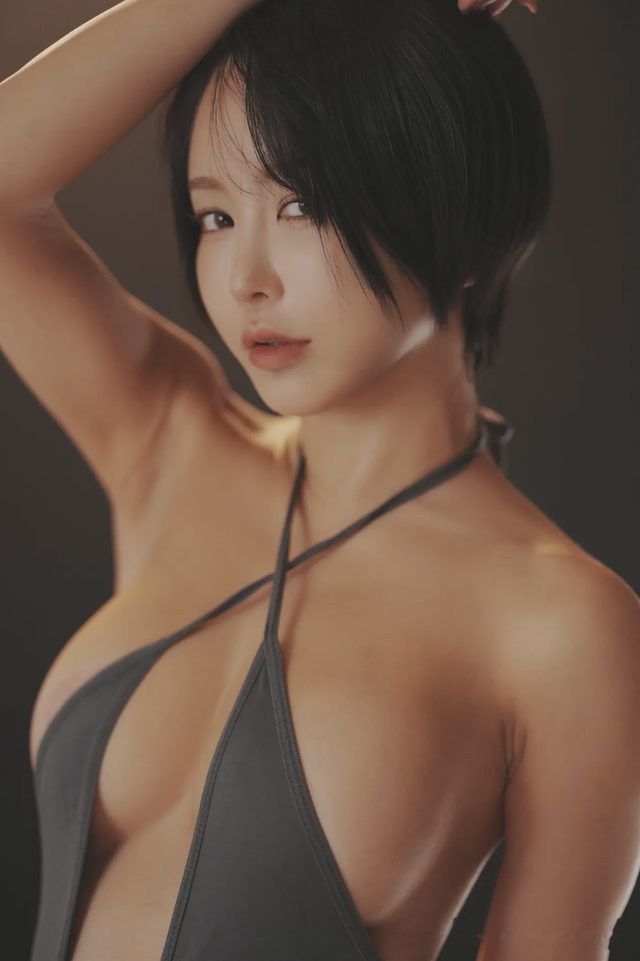 いくみ Fantia 20260317 Boyish High-Cut Swimsuit第 1 张图片