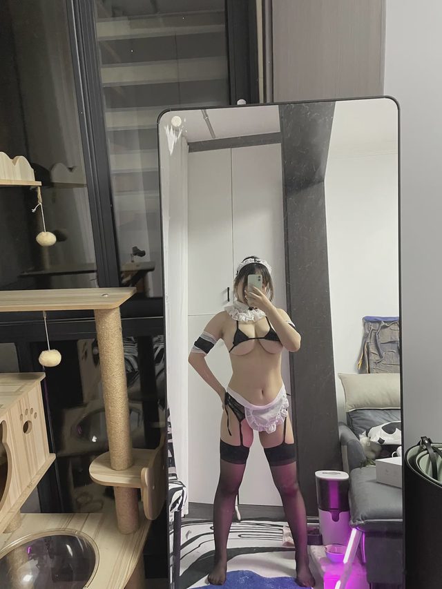 葱油饼er 黑白女仆 吊带第 2 张图片