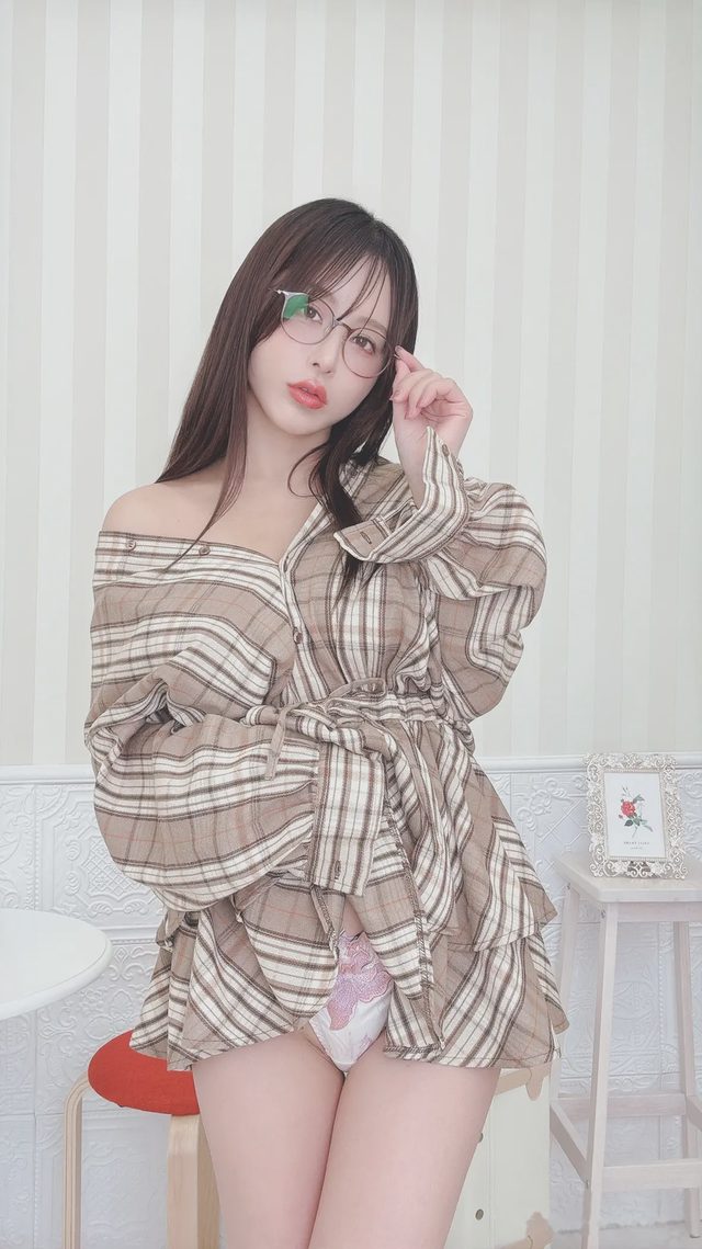 いくみ Fantia 20260306 Casual Clothes and What's Underneath第 4 张图片