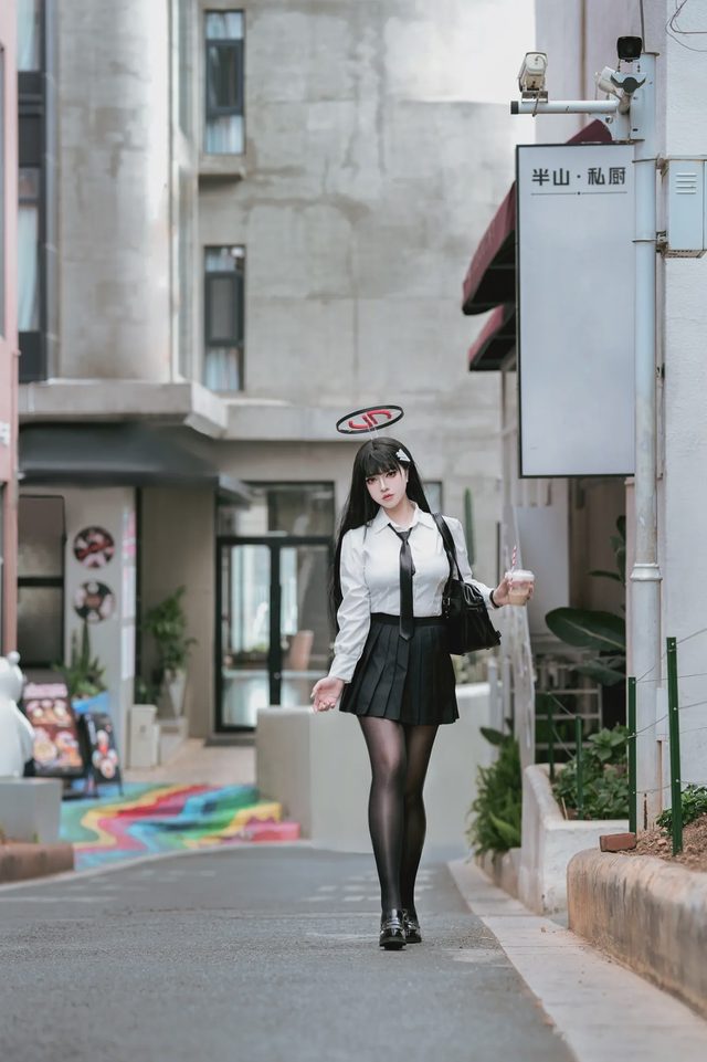 半半子 碧蓝档案 调月莉音 調月リオ Vol.03 制服x競泳第 2 张图片