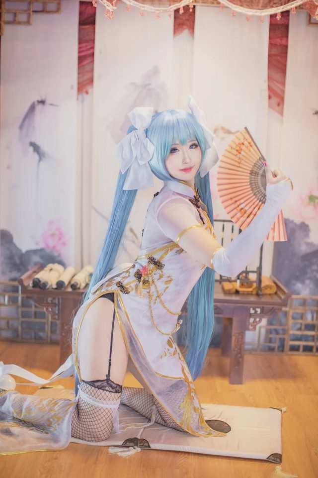 虚空_澪绫 初音未来金丝雀旗袍cosplay图册封面
