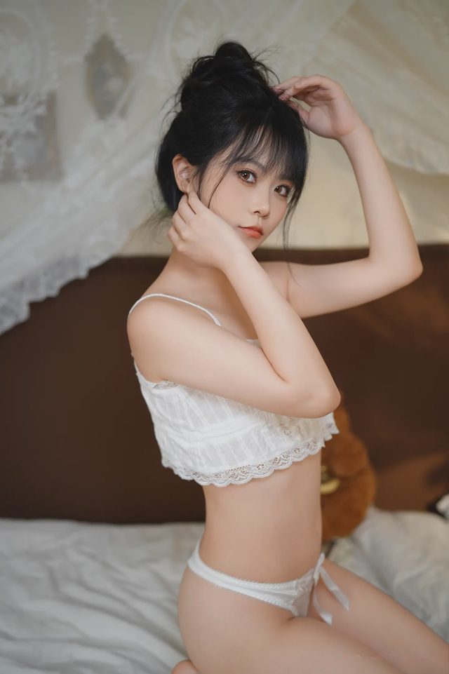 洛城雪 白色吊带第 1 张图片