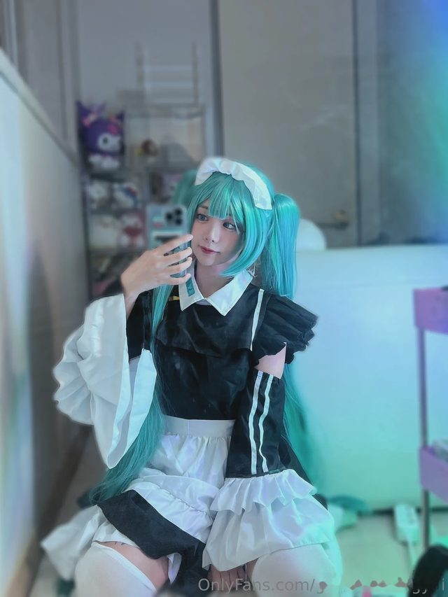 YunaSkye Maid Miku第 5 张图片