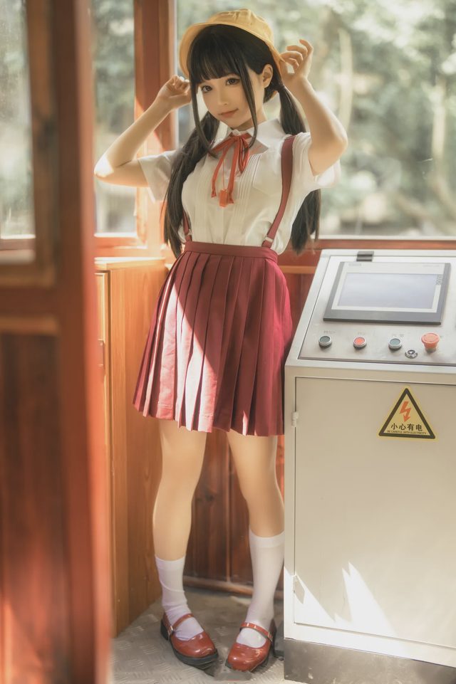 《红火车》少女写真第 7 张图片