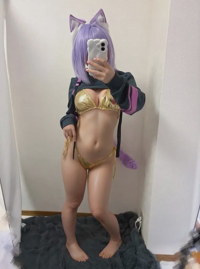 初音ひとり Okayu gold bikini第 4 张图片