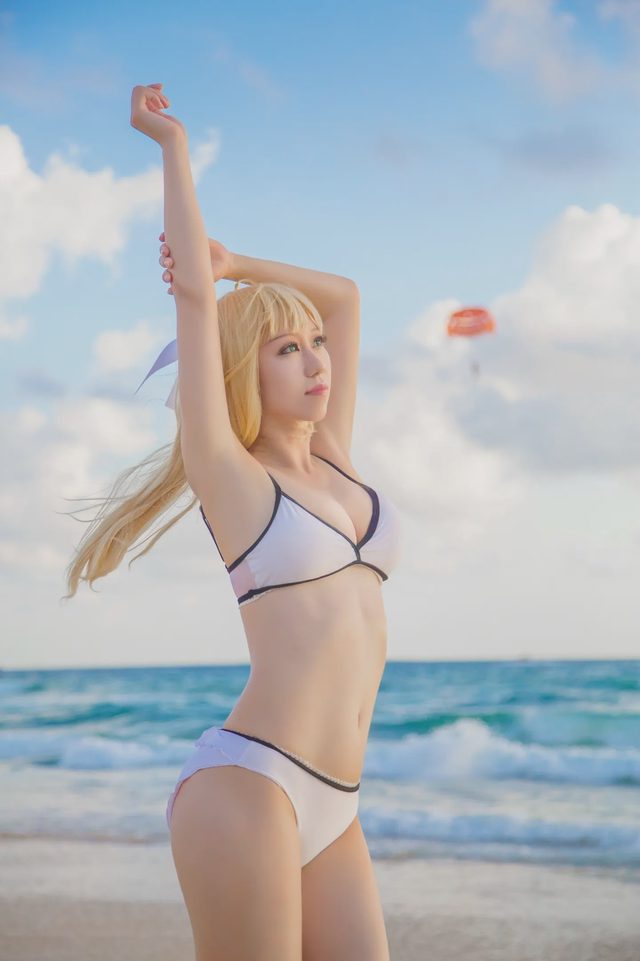 烨火 吾王の听海，saberlily cosplay图册封面