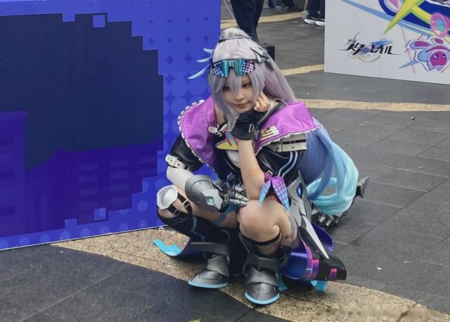 やもはちこ Silver Wolf LV999第 32 张图片
