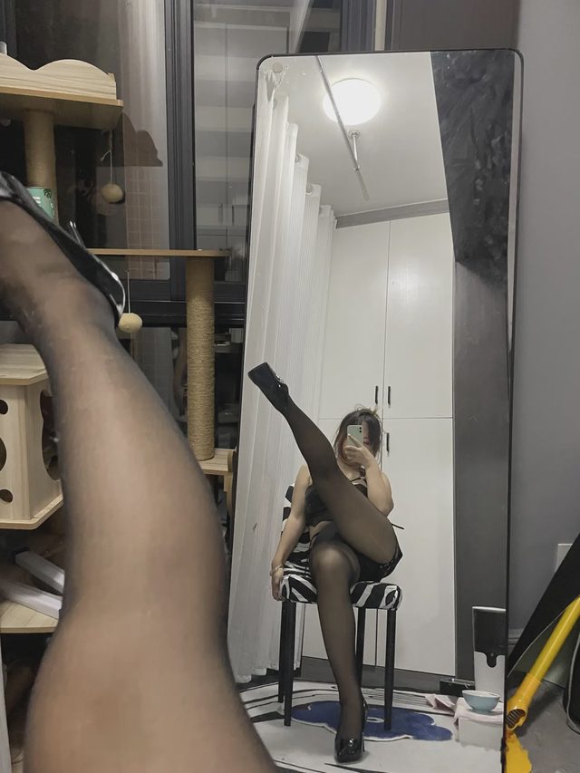 葱油饼er 黑丝漆皮第 7 张图片