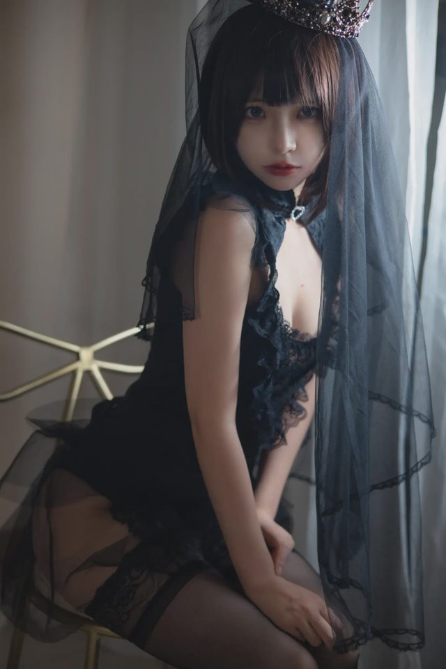 疯猫ss 黑色婚纱图册封面