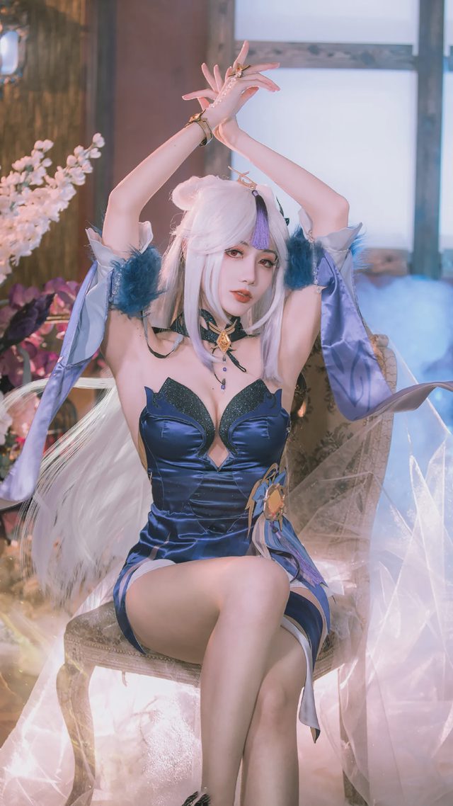 如月灰 《原神》凝光沙中幽兰cosplay图册封面