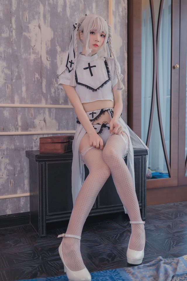 五更百鬼 圣女 吊带白丝第 24 张图片