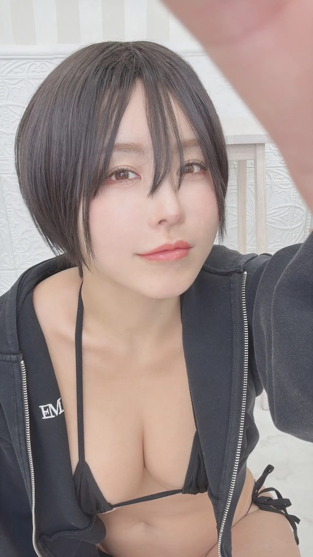 いくみ Fantia 20260403 Short Hair & Micro Bikini第 12 张图片