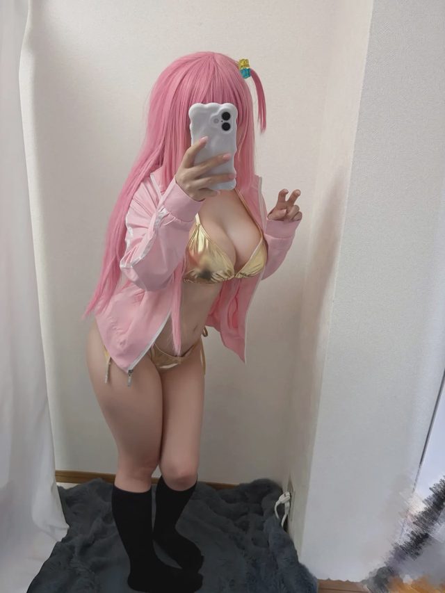 初音ひとり Bocchi gold bikini第 4 张图片