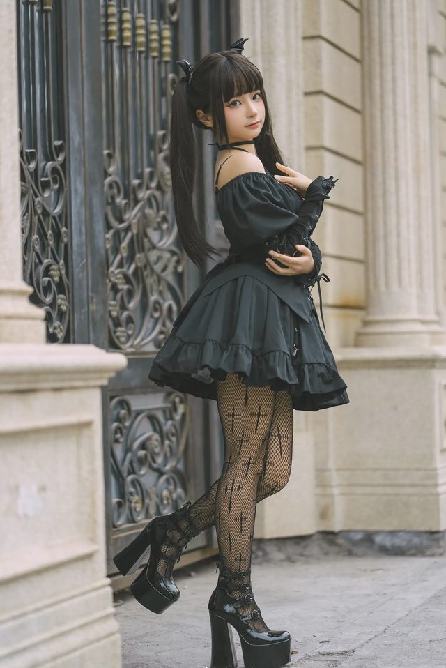 少女黑丝写真第 8 张图片
