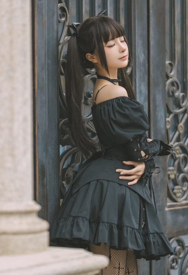 少女黑丝写真第 7 张图片
