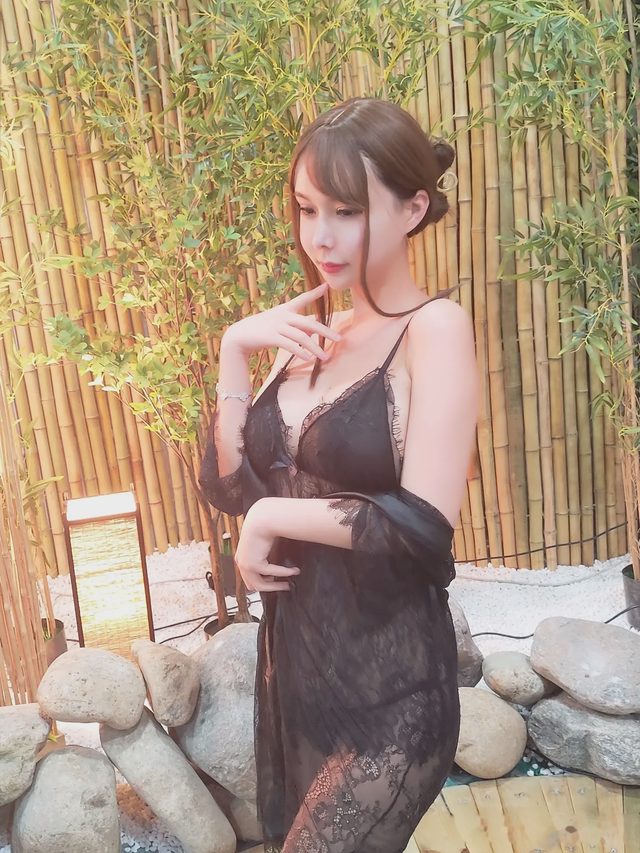 亚马逊鲶鱼 温泉黑色蕾丝第 30 张图片