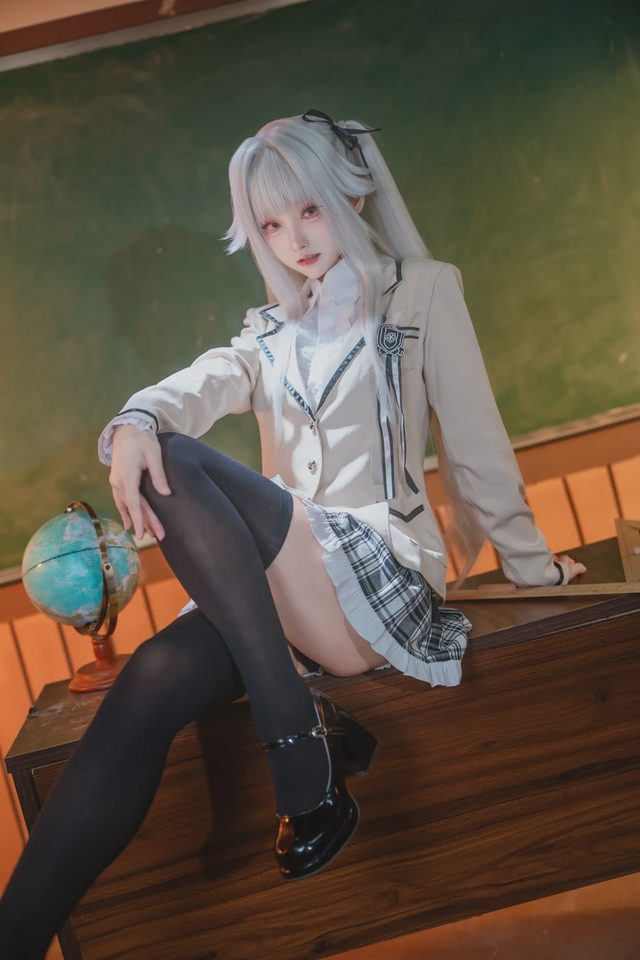大大卷卷小卷 美少女万华镜 篝之雾枝 校服第 2 张图片