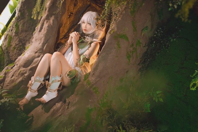 怪兽要努力变强 《原神》纳西妲cosplay图册封面