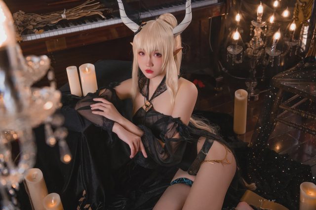 瓜希酱 明日方舟 闪灵 泳装第 7 张图片