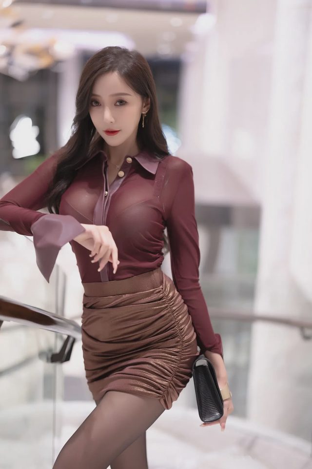 王馨瑶 暗红网纱透视御姐装图册封面