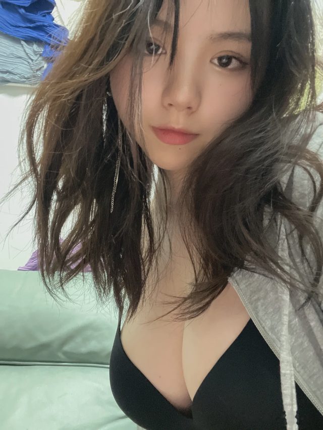 葱油饼er 灰色连帽衫第 1 张图片