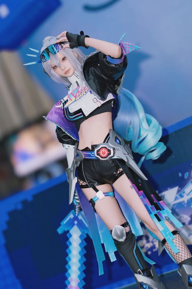 やもはちこ Silver Wolf LV999第 16 张图片