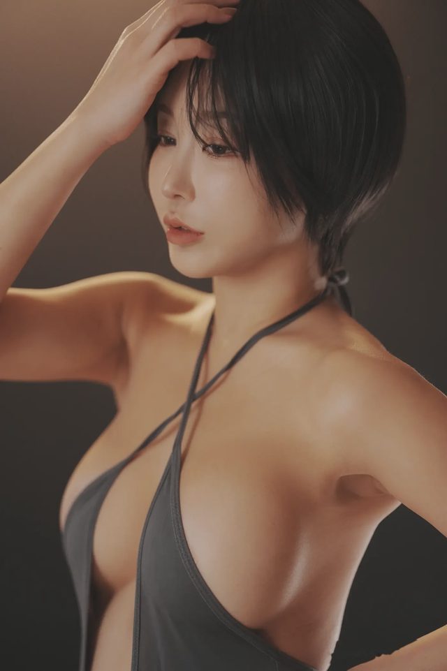 いくみ Fantia 20260317 Boyish High-Cut Swimsuit第 9 张图片