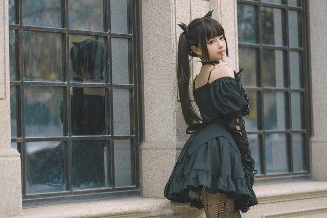少女黑丝写真第 2 张图片