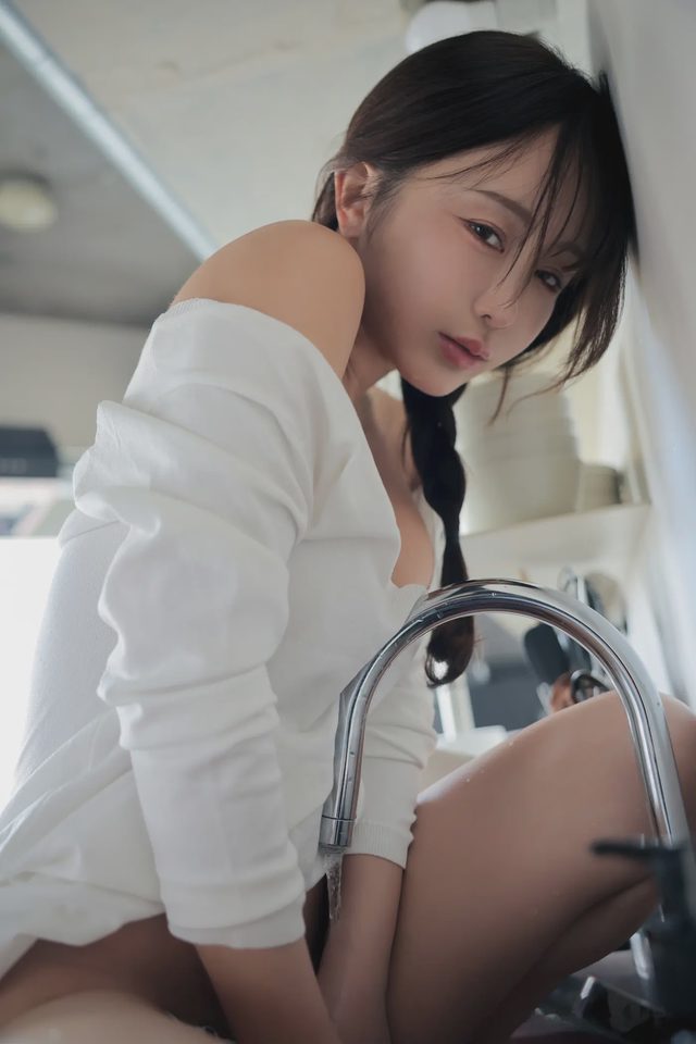 いくみ Fantia 20260419 A Revealing Dress and Then第 24 张图片