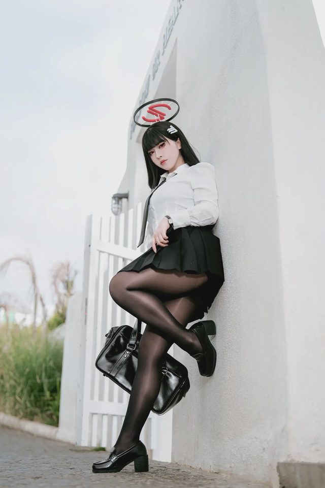 半半子 碧蓝档案 调月莉音 調月リオ Vol.03 制服x競泳第 5 张图片
