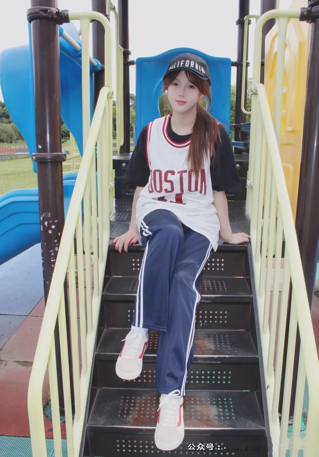 小薯条nienie 小众视觉 No.044图册封面