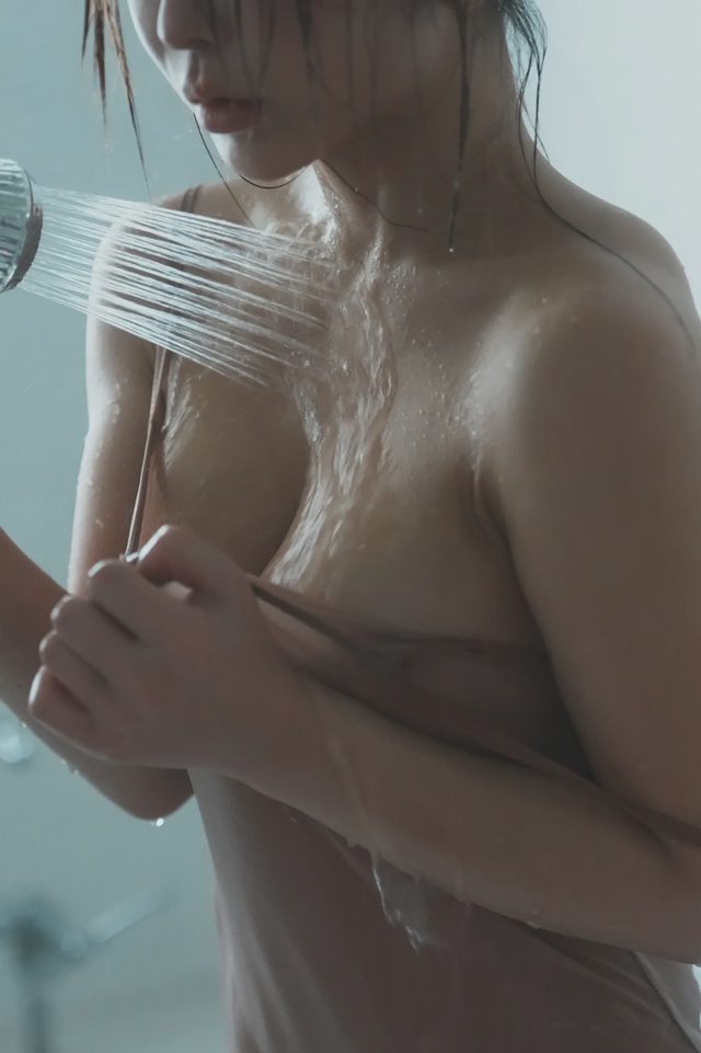 いくみ Fantia 20260406 Wet Skin-Colored Camisole第 9 张图片