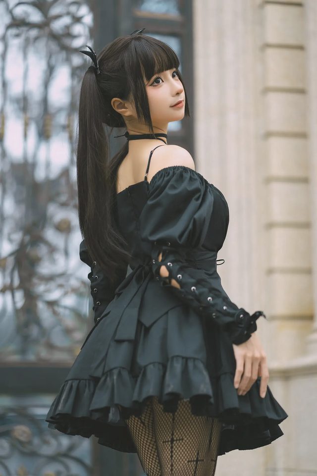 少女黑丝写真第 5 张图片