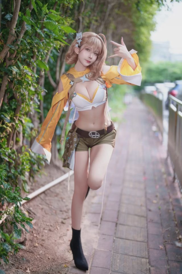 抱走莫子A 萤火虫动漫嘉年华 阿妮斯 超级巨星第 2 张图片