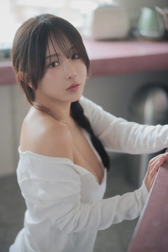 いくみ Fantia 20260419 A Revealing Dress and Then第 12 张图片