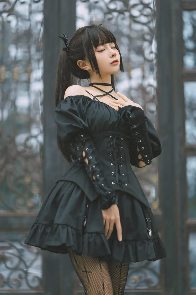 少女黑丝写真第 9 张图片
